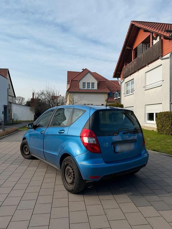 Gebraucht Mercedes A180 106 PS (77 kW) 2009 Blau Kleinwagen