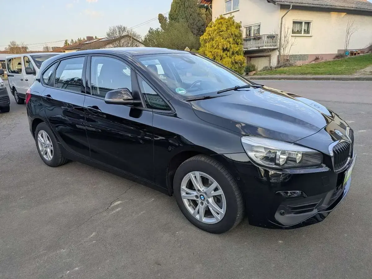 Gebraucht BMW 218 Advantage 140 PS (102 kW) 2018 Schwarz ii/bonnet fluid black SUV