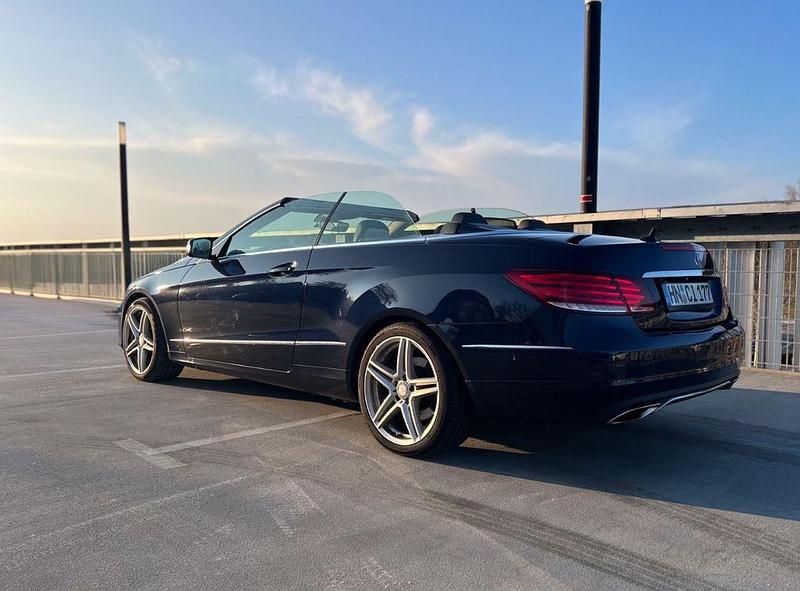 Gebraucht Mercedes E350 252 PS (185 kW) 2013 Blau Cabrio