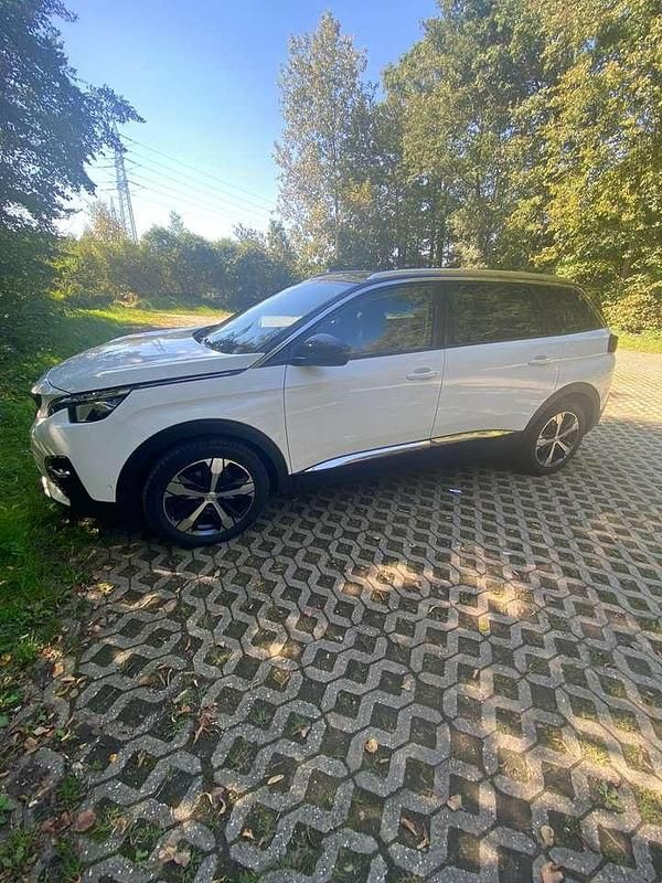 Gebraucht 2018 Peugeot 5008 Allure Van / Kleinbus | 15.350 € (Teuer) - Bild 1/4