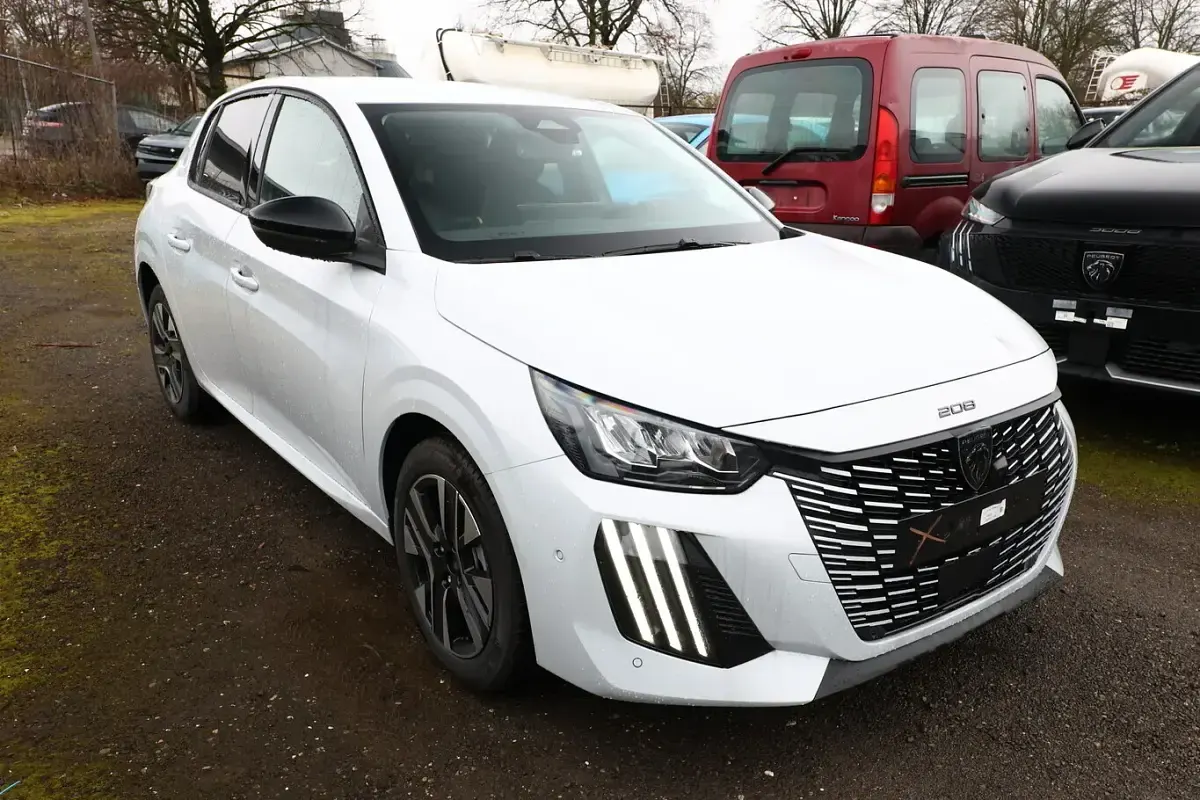 Neu Peugeot 208 Allure 101 PS (74 kW) 2025 Grau (selenium grau metallic) Kleinwagen