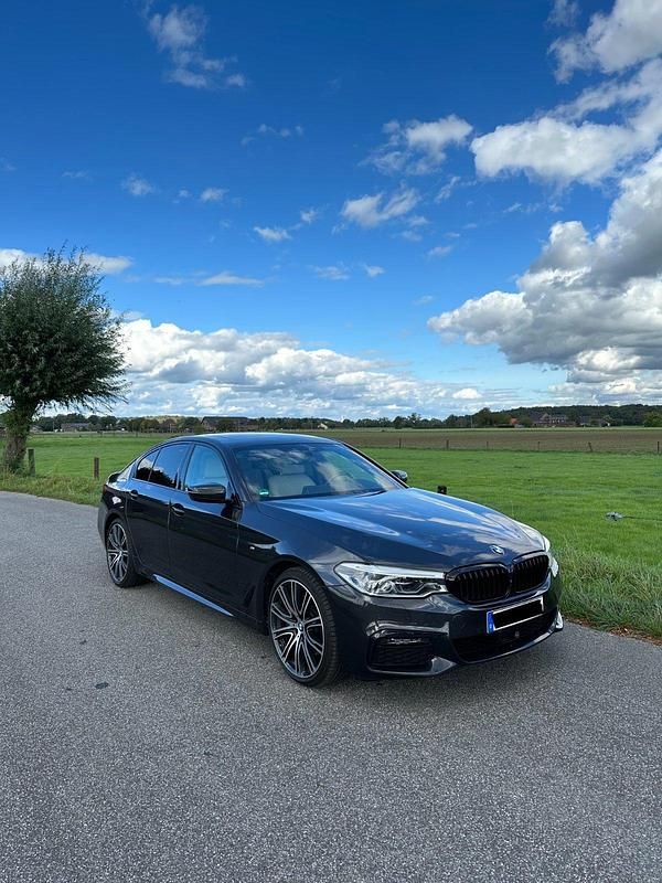 Grau Gebraucht 2018 BMW 530 Shadowline Limousine | 37.499 € (Fairer Preis) - Bild 1/4