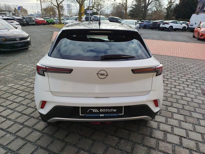 Gebraucht Opel Mokka Elegance 131 PS (96 kW) 2021 Matcha green/ikone gruen SUV