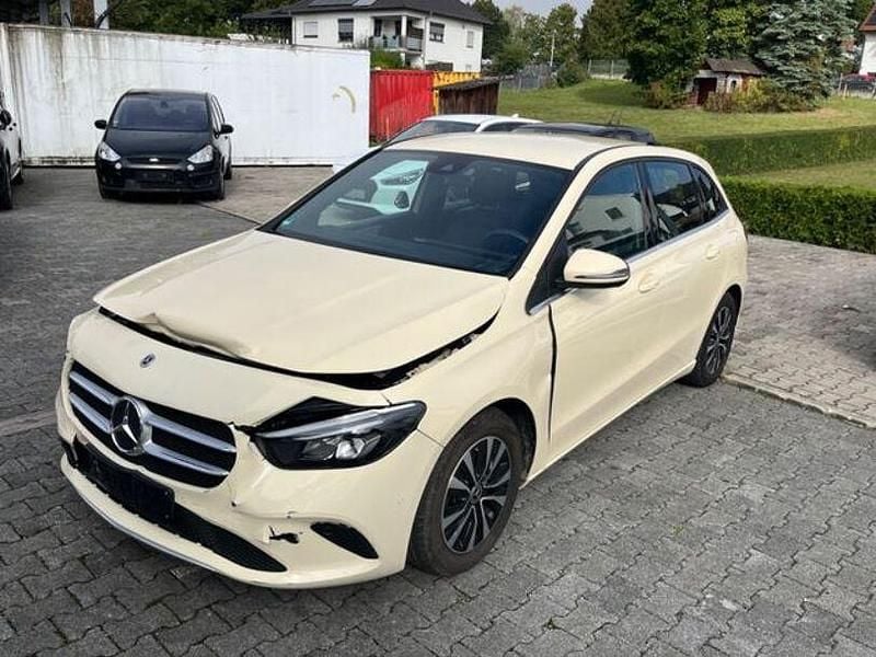 Gebraucht Mercedes B180 85 PS (62 kW) 2022 Andere Van / Kleinbus