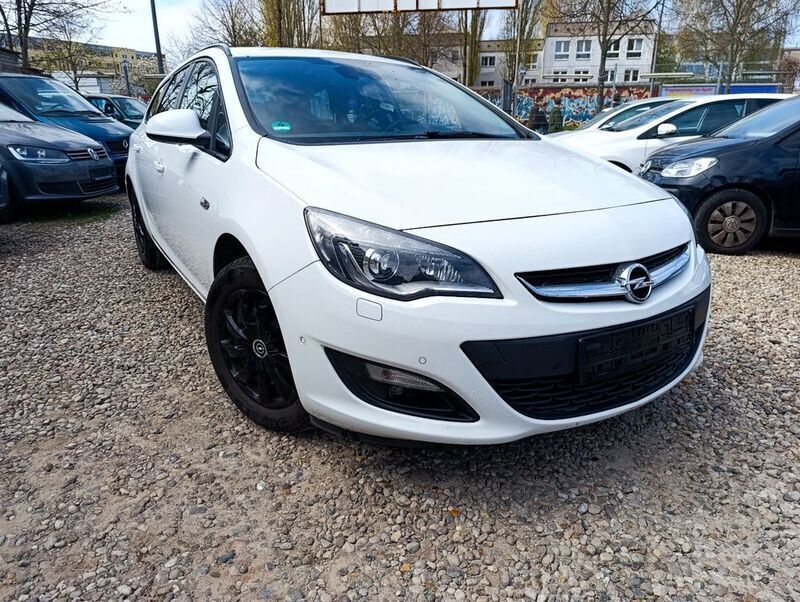 Weiß Gebraucht 2015 Opel Astra Selection Kombi | 2.450 € (Superpreis) - Bild 1/4