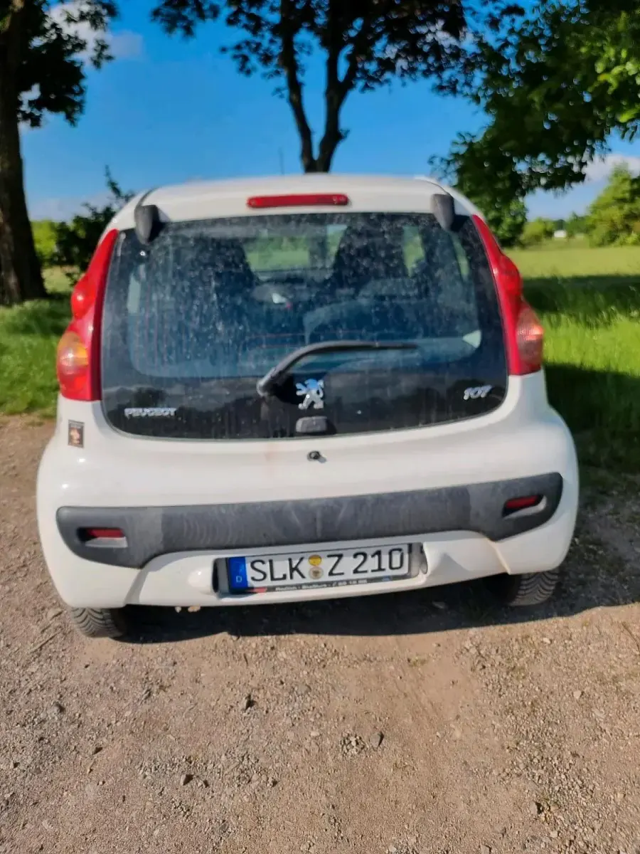 Gebraucht Peugeot 107 68 PS (50 kW) 2010 Weiß Kleinwagen