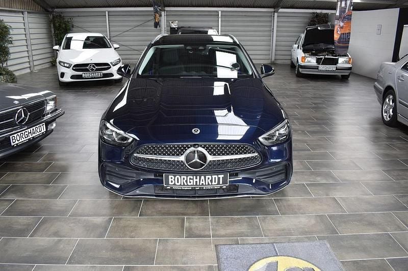 Blau Gebraucht 2022 Mercedes C220 AMG Limousine | 33.900 € (Fairer Preis) - Bild 1/4