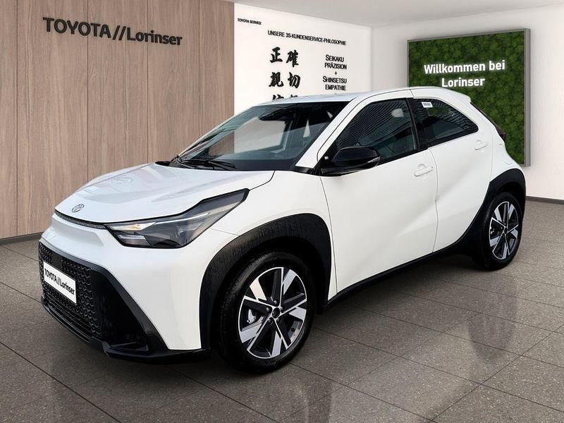 Neu Toyota Aygo X Active 117 PS (86 kW) 2026 Weiß SUV