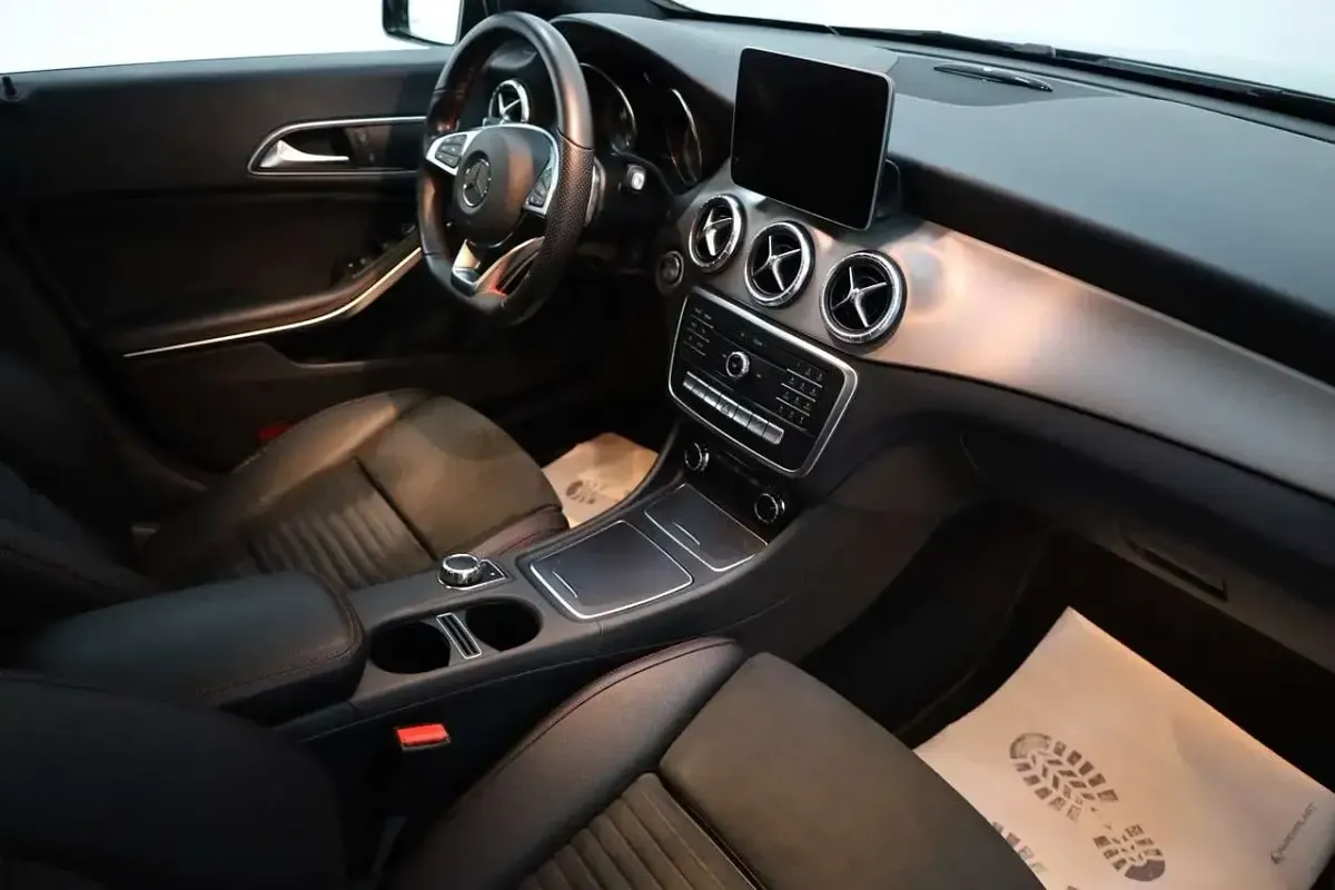 Gebraucht Mercedes CLA200 156 PS (114 kW) 2018 Kosmosschwarz Coupé