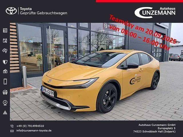 Gelb Gebraucht 2023 Toyota Prius Plug-in Hybrid Executive Kleinwagen | 34.830 € (Superpreis) - Bild 1/4