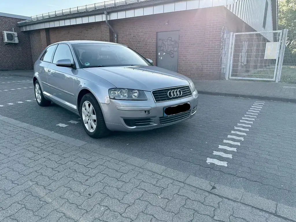 Second-hand Audi A3 Ambiente 102 CP (75 kW) 2004 Argintiu Hatchback
