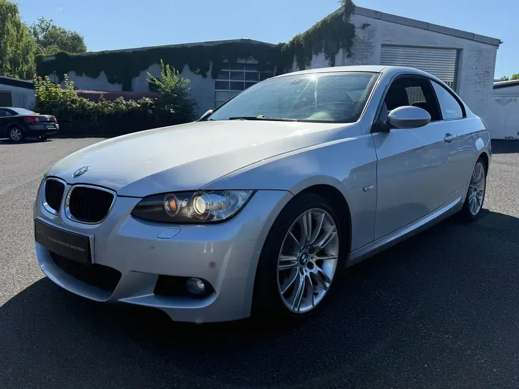 Gebraucht BMW 320 M Sport 170 PS (125 kW) 2009 Silber Coupé