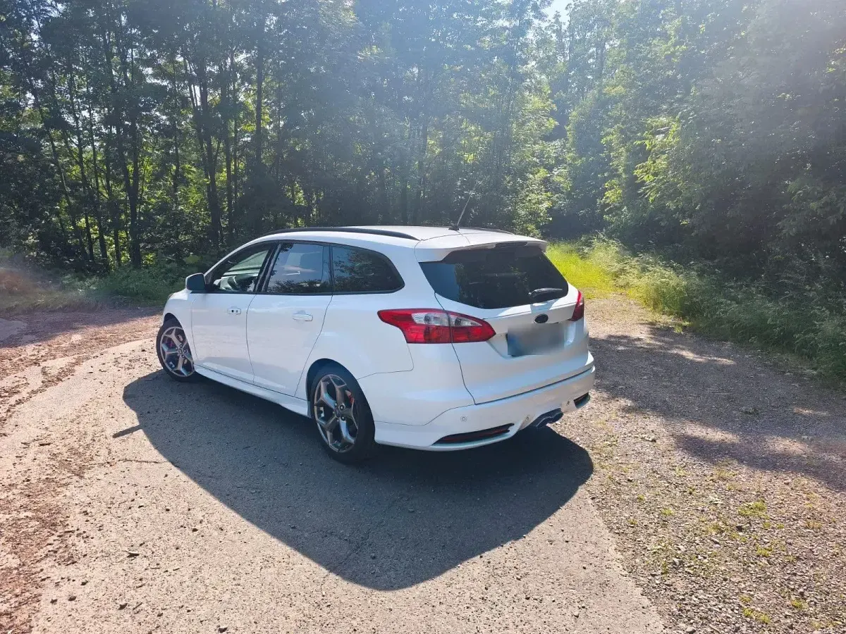 Gebraucht Ford Focus ST 250 PS (183 kW) 2014 Weiß Kombi