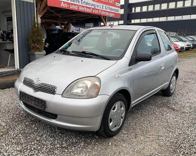 Gebraucht Toyota Yaris Luna 86 PS (63 kW) 2000 Silber Limousine