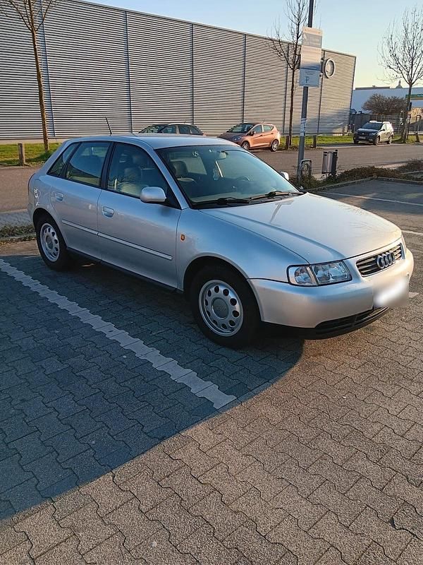Usata Audi A3 74 CV (54 kW) 2000 Argento Utilitaria