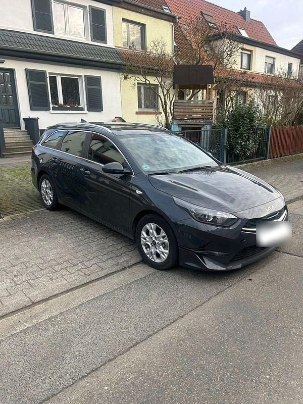 Gebraucht Kia Ceed 136 PS (100 kW) 2023 Grau Kleinwagen