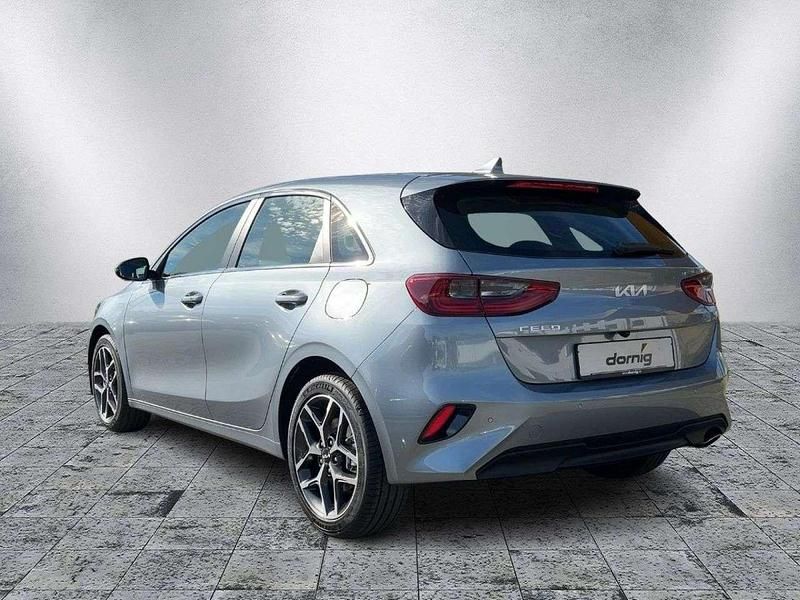Neu Kia Ceed Spirit 140 PS (102 kW) 2025 Lunarsilber metallic Kleinwagen