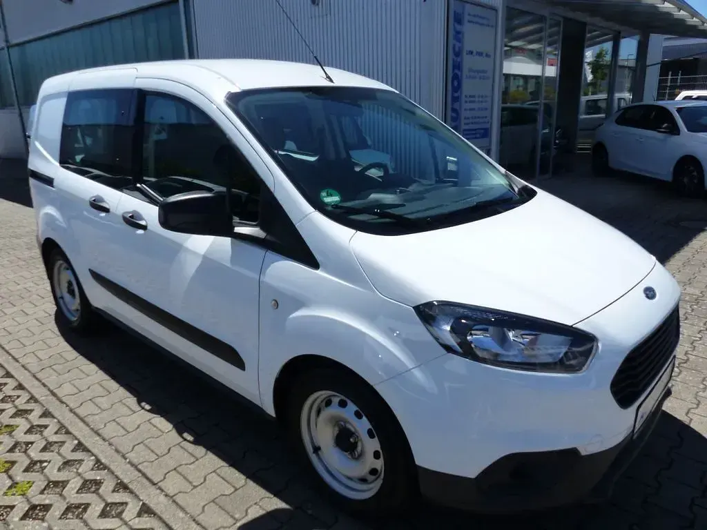 Gebraucht Ford Courier 101 PS (74 kW) 2019 Weiß Van / Kleinbus