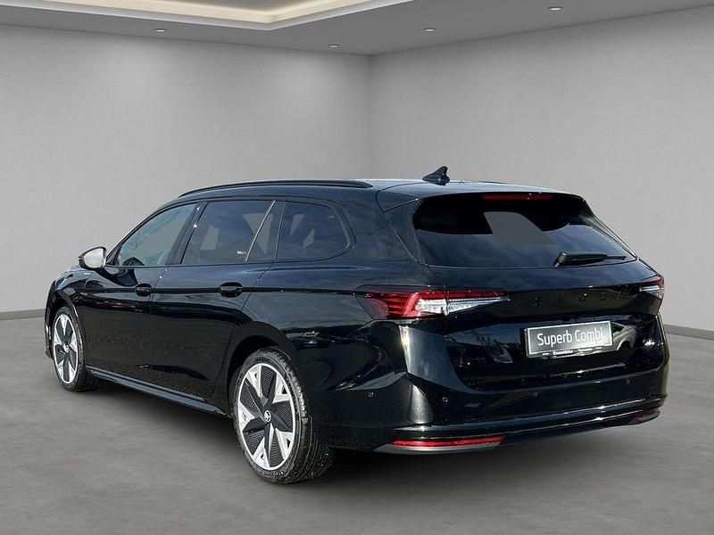 Neu Skoda Superb SportLine 193 PS (141 kW) 2026 Schwarz Kombi