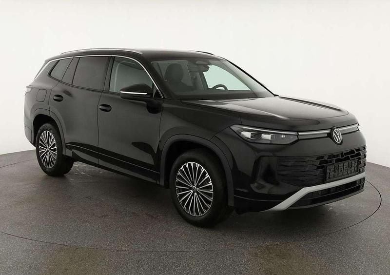 Grenadill schwarz metallic Neu 2025 VW Tayron Life SUV | 42.045 € (Superpreis) - Bild 1/4