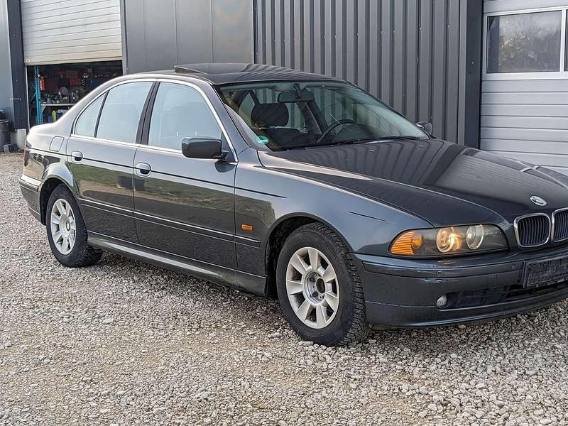 Grau Gebraucht 2001 BMW 520 Limousine | 2.600 € (Guter Preis) - Bild 1/4