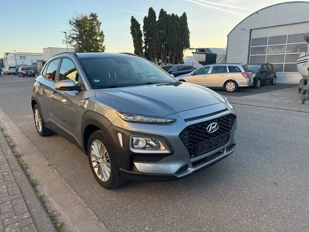 Gebraucht Hyundai Kona YES! 120 PS (88 kW) 2019 Silber SUV