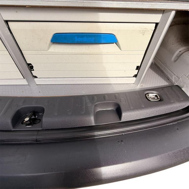 Second-hand VW Caddy 109 CP (80 kW) 2012 Alb Monovolum