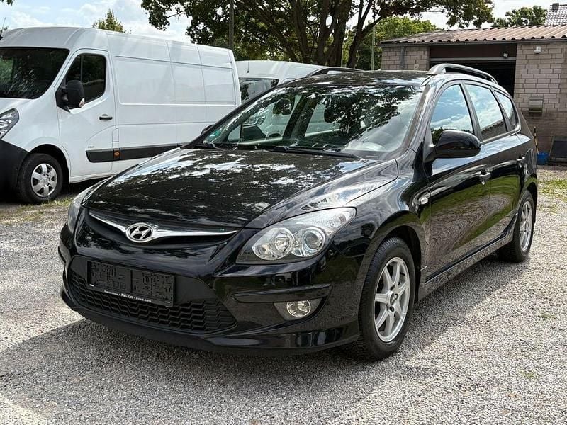 Schwarz Gebraucht 2011 Hyundai i30 Classic Kombi | 1.990 € (Superpreis) - Bild 1/4