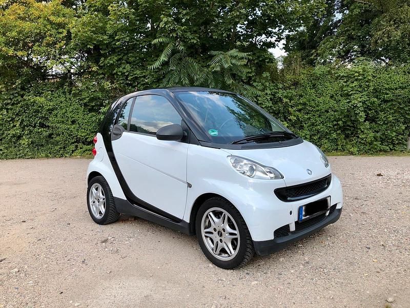 Weiß Gebraucht 2011 Smart ForTwo Coupé Coupé | 3.499 € (Guter Preis) - Bild 1/4