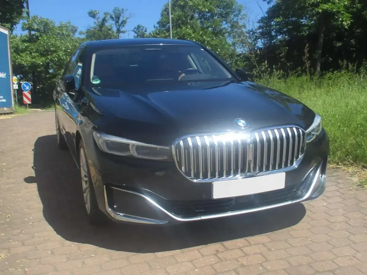 Gebraucht BMW 740 340 PS (250 kW) 2021 Schwarz Limousine