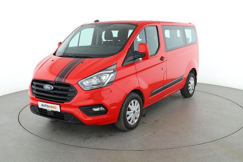 Rot Gebraucht 2020 Ford Transit Custom Trend Van / Kleinbus | 30.170 € (Teuer) - Bild 1/3