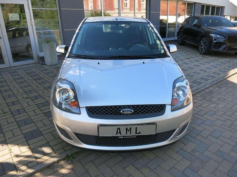 Gebraucht Ford Fiesta Style 68 PS (50 kW) 2008 Silber Kleinwagen