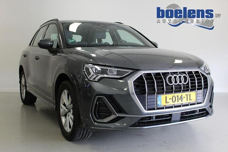 Grau Gebraucht 2021 Audi Q3 Sport SUV | 23.524 € (Fairer Preis) - Bild 1/4