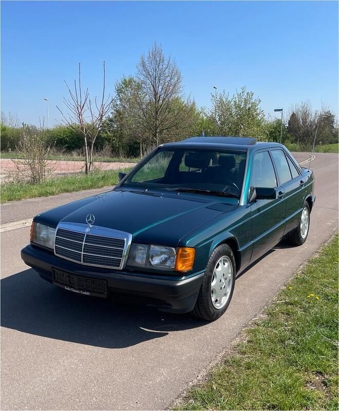 Grün Gebraucht 1993 Mercedes 190 Avantgarde Limousine | 21.990 € - Bild 1/4