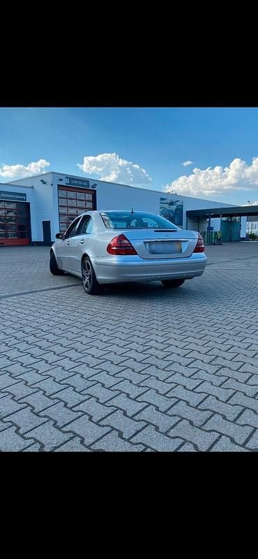 Gebraucht Mercedes E320 204 PS (150 kW) 2004 Silber Limousine