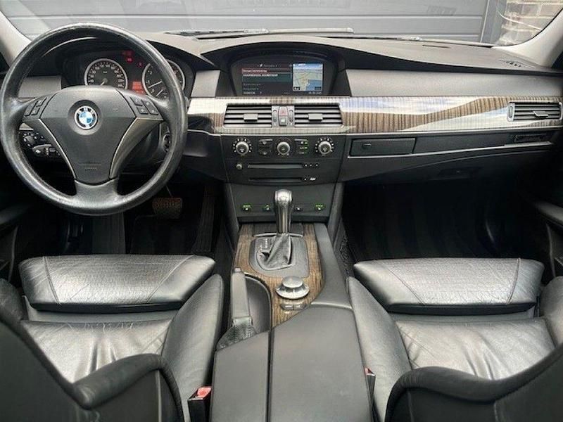 Gebraucht BMW 545 333 PS (244 kW) 2004 Grau Kombi