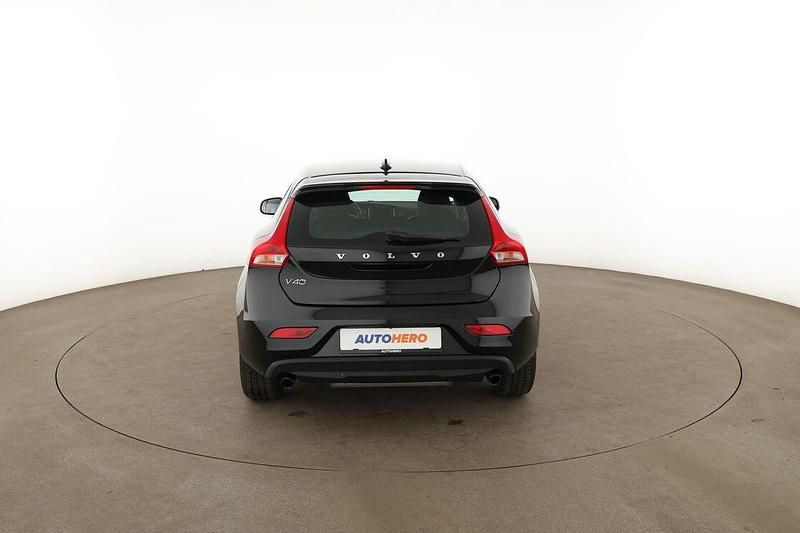 Gebraucht Volvo V40 Momentum 152 PS (111 kW) 2018 Schwarz Kombi