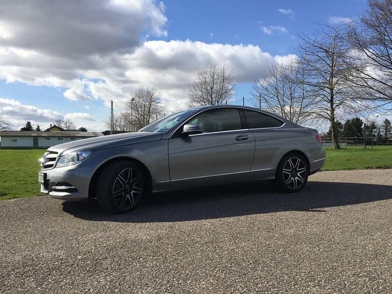 Gebraucht Mercedes C180 156 PS (114 kW) 2012 Grau Coupé