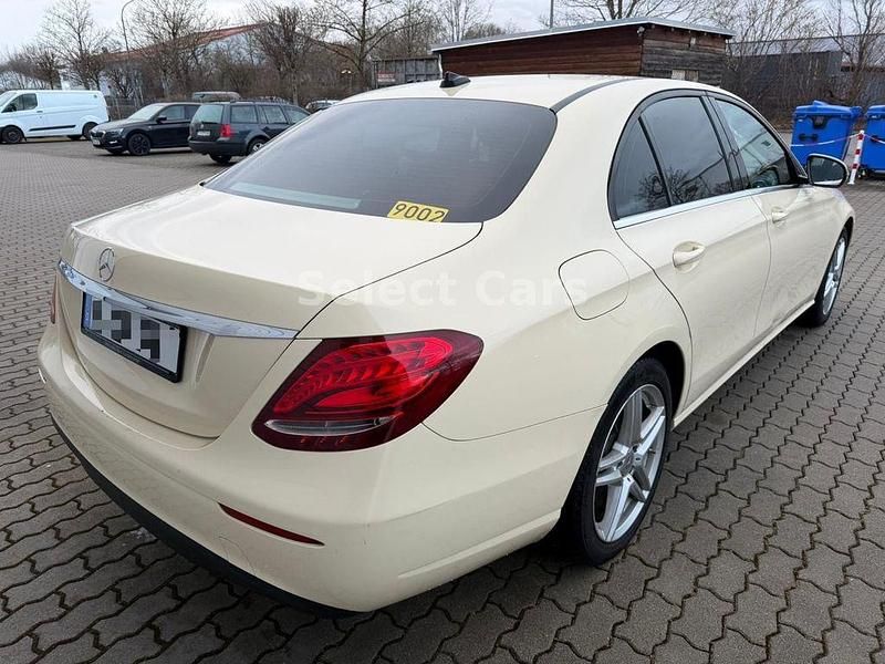 Gebraucht Mercedes E200 Avantgarde 150 PS (110 kW) 2017 Beige Limousine