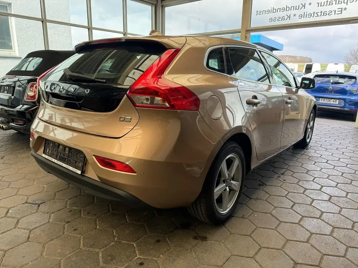 Gebraucht Volvo V40 Momentum 114 PS (83 kW) 2012 Kleinwagen