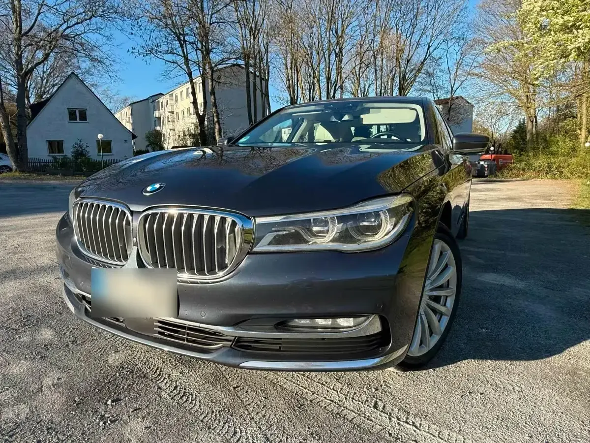 Gebraucht BMW 740L 320 PS (235 kW) 2017 Grau Limousine