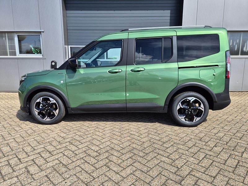 Neu Ford Tourneo Courier Active 125 PS (91 kW) 2026 Bursting green Van / Kleinbus