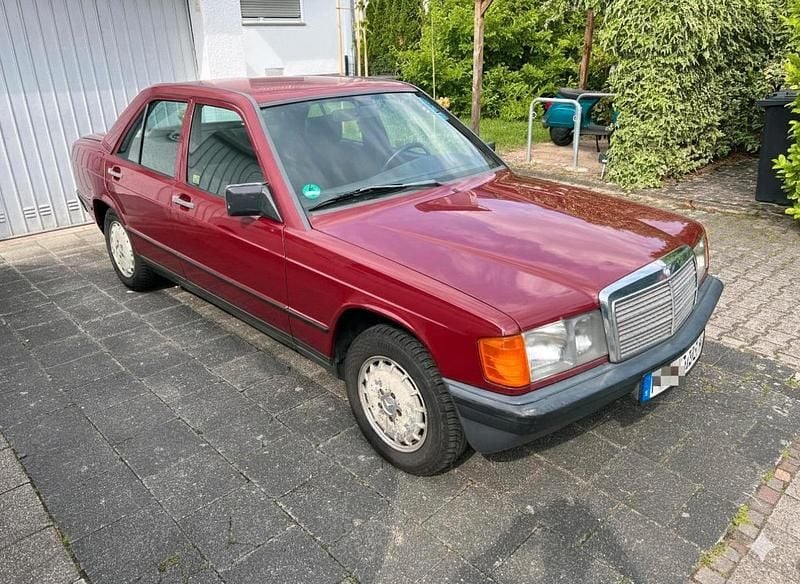 Rot Gebraucht 1984 Mercedes 190 Limousine | 3.700 € - Bild 1/4