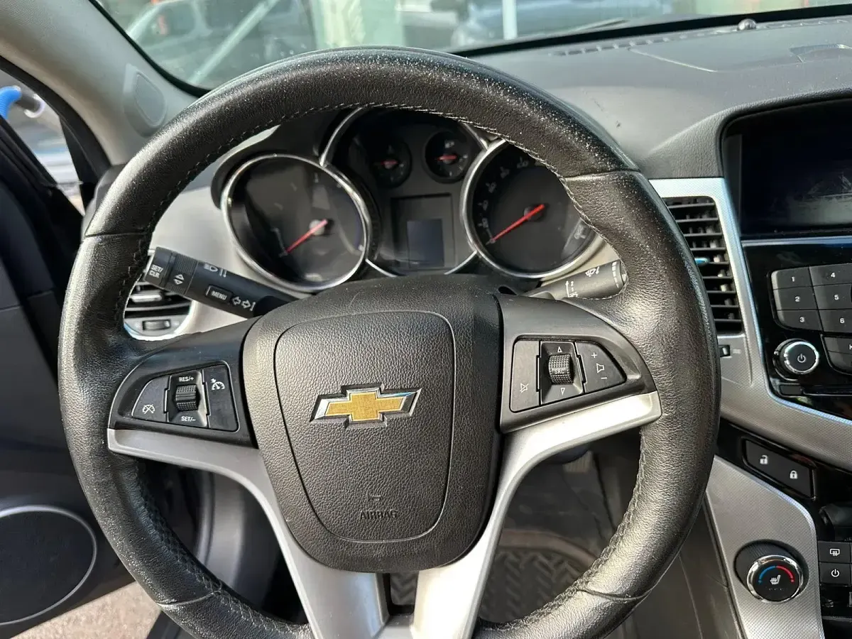 Gebraucht Chevrolet Cruze 141 PS (103 kW) 2011 Grau Limousine