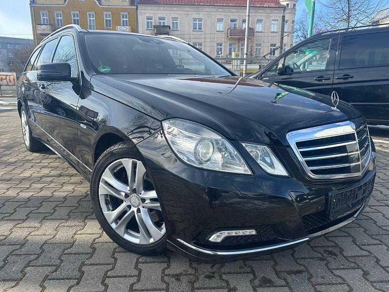 Gebraucht Mercedes E350 Avantgarde 231 PS (169 kW) 2011 Schwarz Kombi