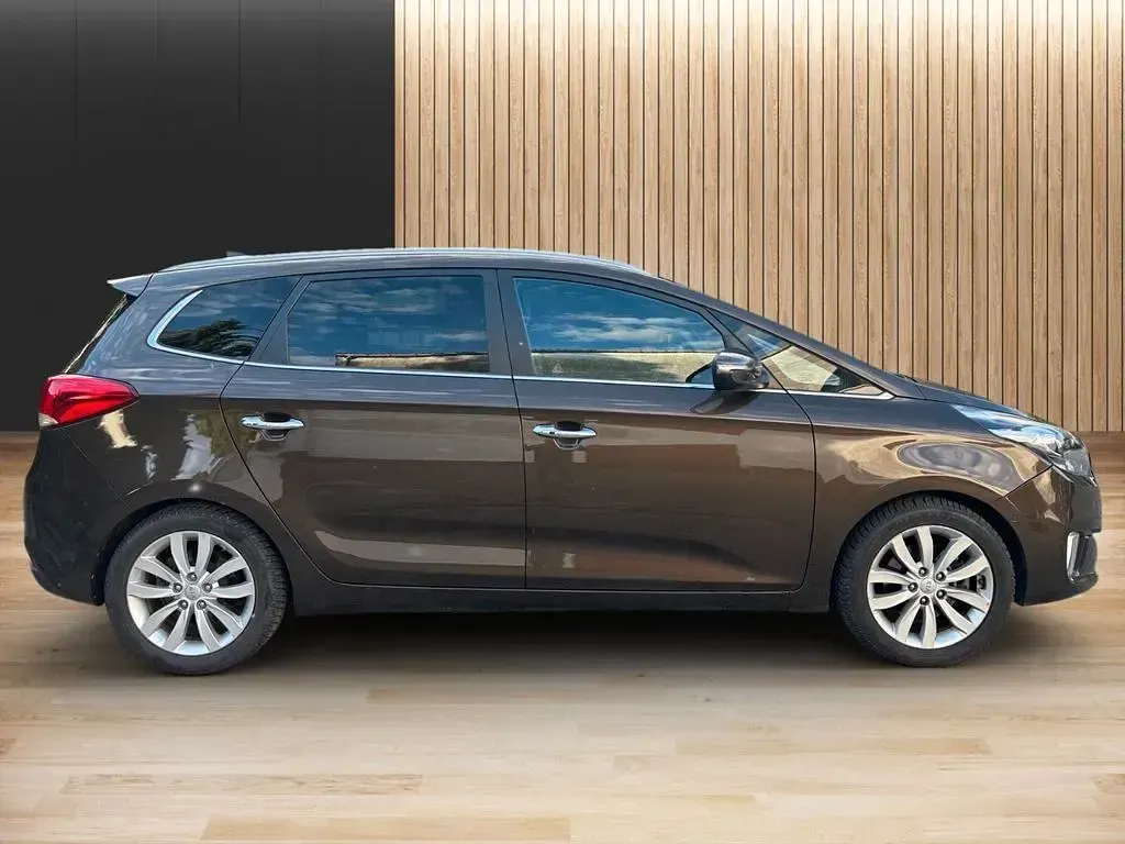 Używany Kia Carens 141 KM (103 kW) 2016 Brązowy Minivan