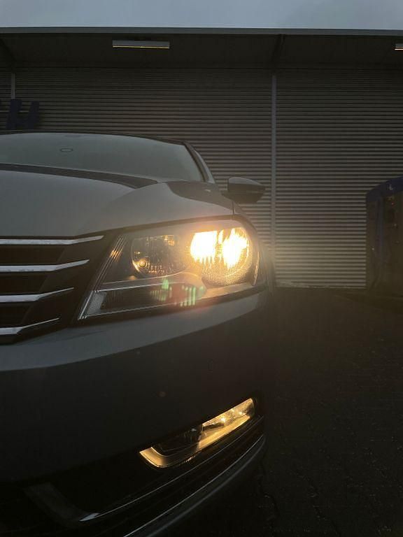 Gebraucht VW Passat Comfortline 122 PS (89 kW) 2011 Blau Limousine