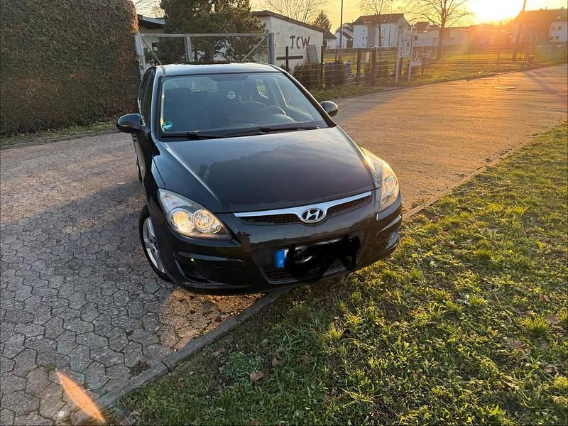 Gebraucht Hyundai i30 109 PS (80 kW) 2009 Schwarz Kleinwagen