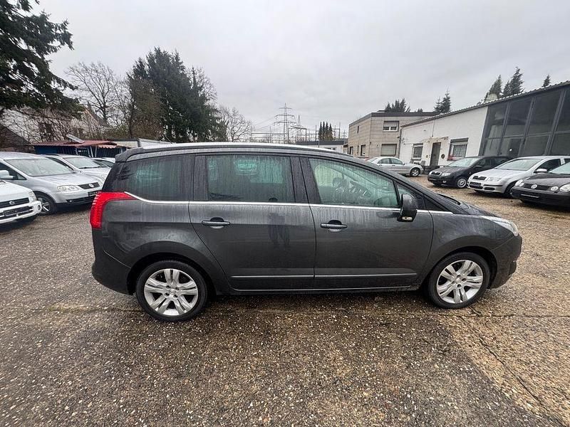 Gebraucht Peugeot 5008 Allure 150 PS (110 kW) 2015 Limousine