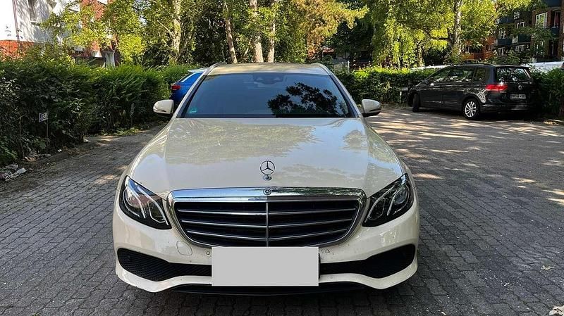 Beige Gebraucht 2017 Mercedes E200 Kombi | 13.999 € (Etwas zu teuer) - Bild 1/4